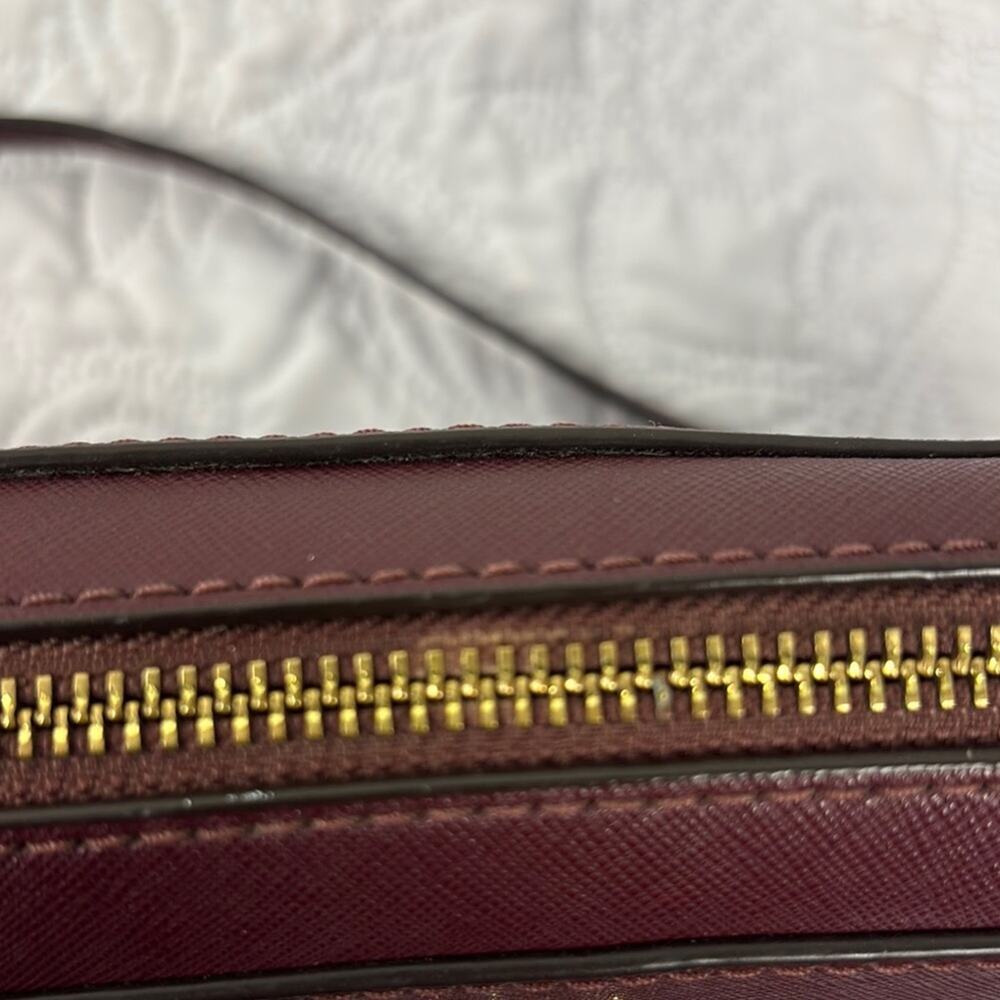Michael Kors Burgundy Saffiano Leather Zip Crossbody Bag Gold Hardware MK - Picture 2 of 11
